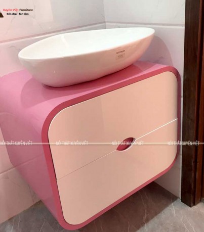Bộ tủ lavabo treo tường tông hồng XVL752 ngọt ngào cho bé gái