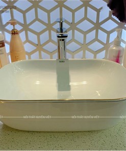 Chậu rửa lavabo đặt bàn dáng vuông viền vàng tại Xuyên Việt XVCV18