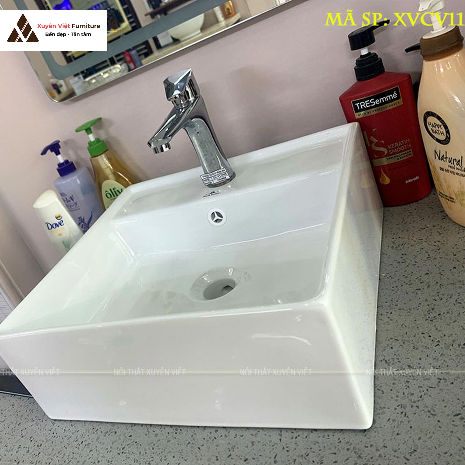Chậu rửa đặt bàn XVCV111 với thiết kế dạng đặt nổi trên bộ tủ lavabo phù hợp với mọi không gian phòng tắm hiện đại