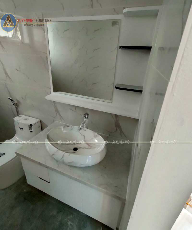 Hình ảnh thực tế bộ tủ chậu nhà tắm XVL747 cho phòng tắm thứ nhất nhà anh Thắng sau khi Xuyên Việt thi công lắp đặt