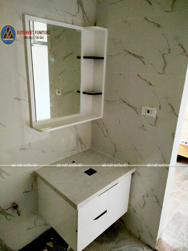 Hình ảnh thực tế bộ tủ chậu nhà tắm XVL747 cho phòng tắm thứ hai nhà anh Thắng sau khi Xuyên Việt thi công lắp đặt