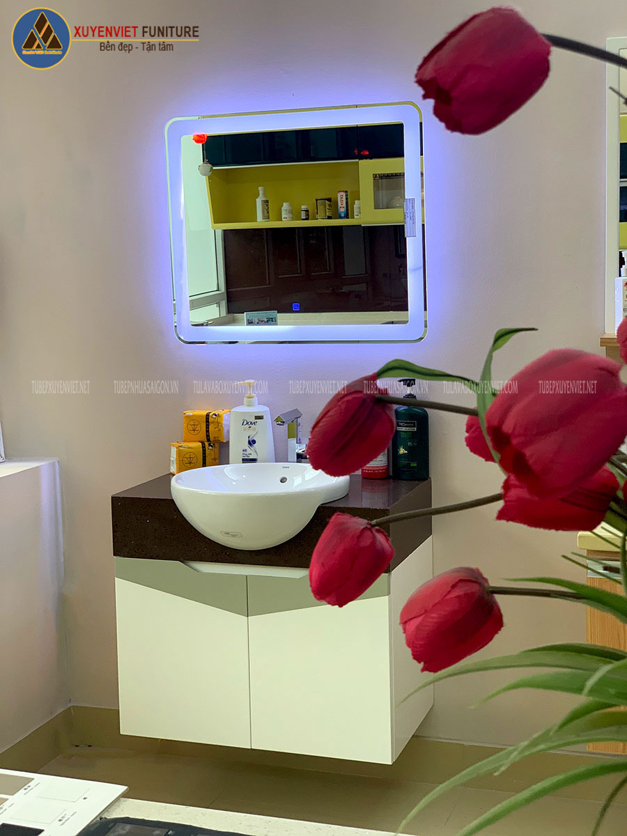 Hình ảnh bộ tủ lavabao đẹp kết hợp gương đèn led LBK4024 bày bán sẵn tại Xuyên Việt