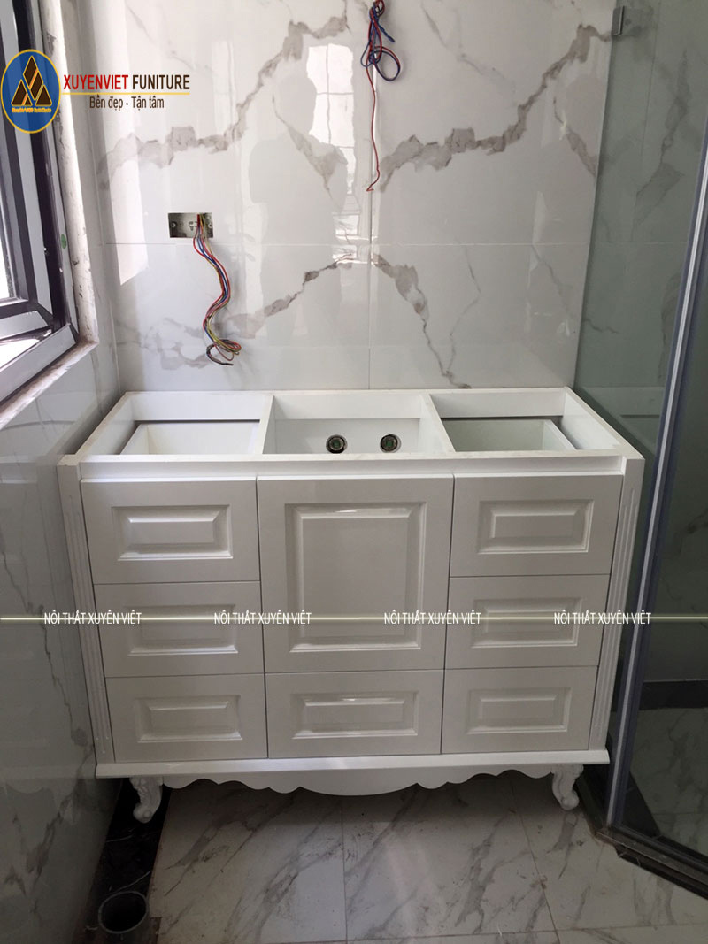 Hình ảnh thực tế bộ tủ lavabo tân cổ điển chân đứng XVL740 phòng tắm thứ hai nhà cô Thanh mà Xuyên Việt vừa thi công lắp đặt xong