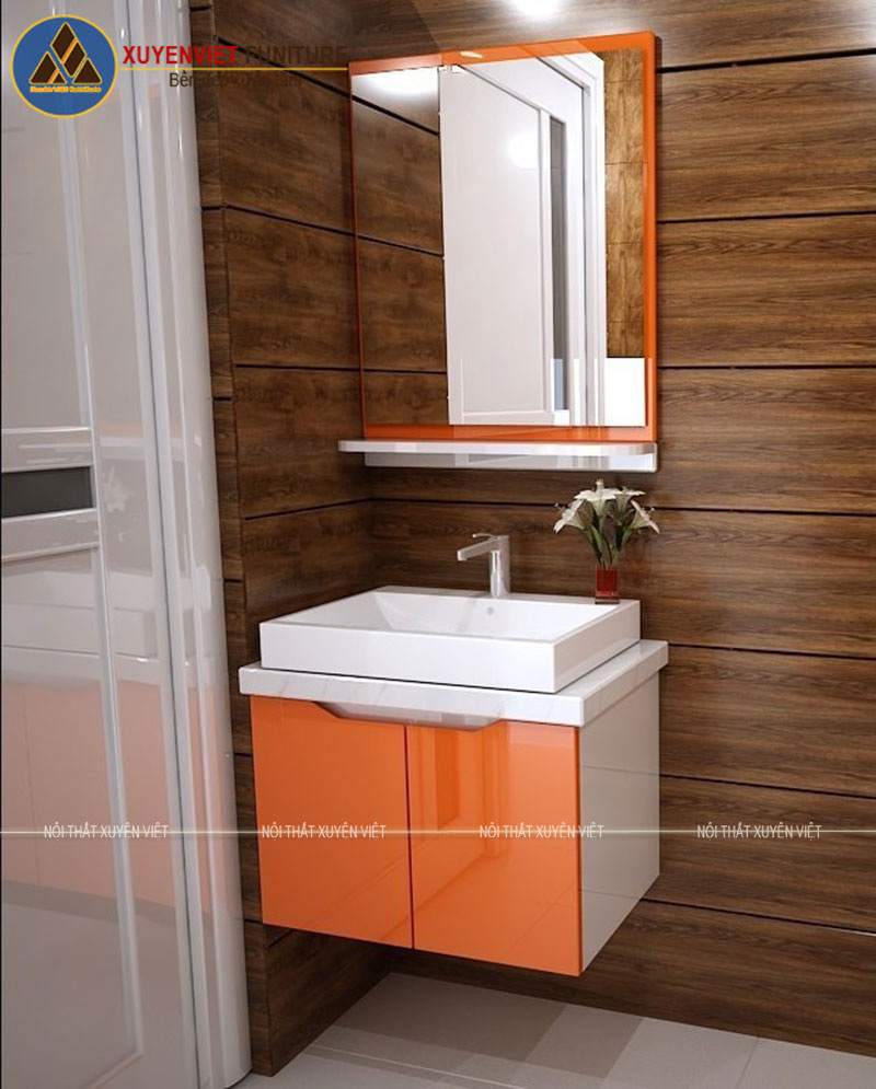 Hình ảnh bộ tủ lavabo treo tường XVL745 trong nhà tắm nhỏ thứ nhất nhà chị Hiền
