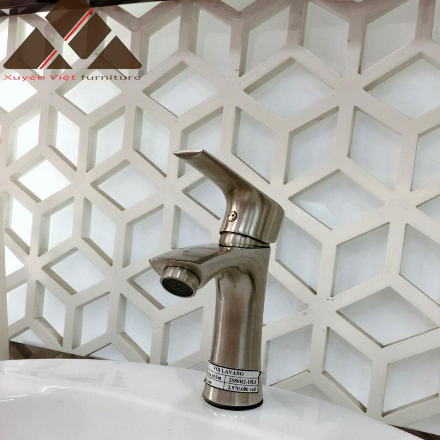 Hình ảnh thực tế mã vòi rửa chậu lavabo V2580R2-18LS được bày bán tại Xuyên Việt